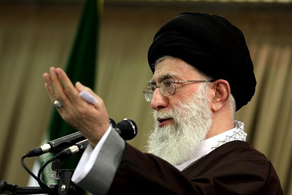 رهبر معظم انقلاب همه دستگاه‌های لشکری و کشوری را برای کمک به آسیب دیدگان زلزله فراخواندند