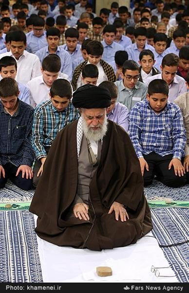 حضرت آیت‌الله خامنه‌ای:«وظیفه‌ی آموزش‌وپرورش، تربیت یک نسل است»